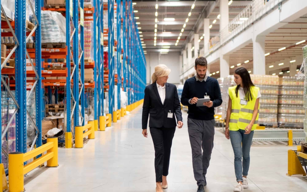 Managers-visit-warehouse